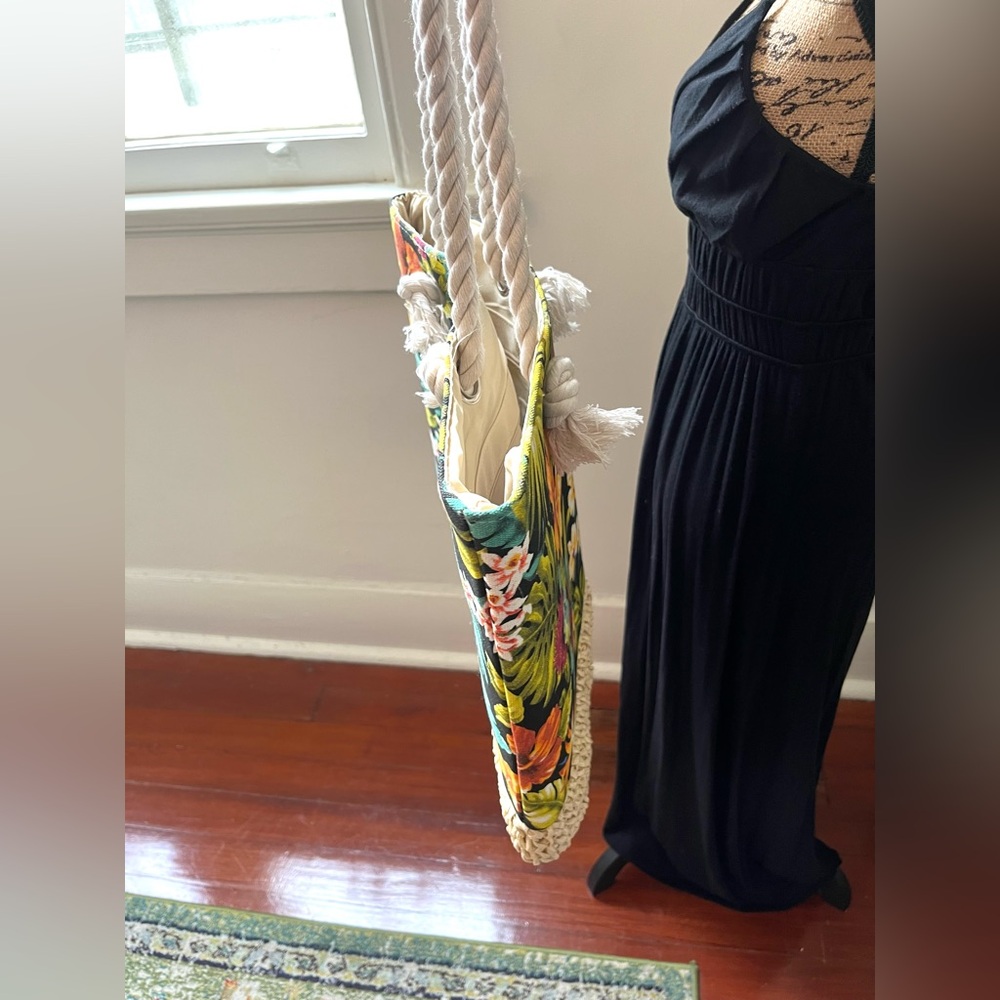 NWT Tropical Tote - Picture 2 of 4